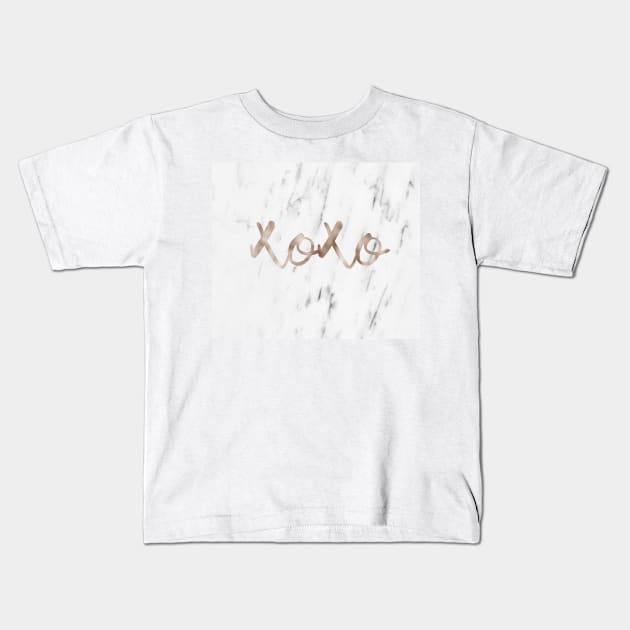 Rose gold marble XOXO Kids T-Shirt by marbleco